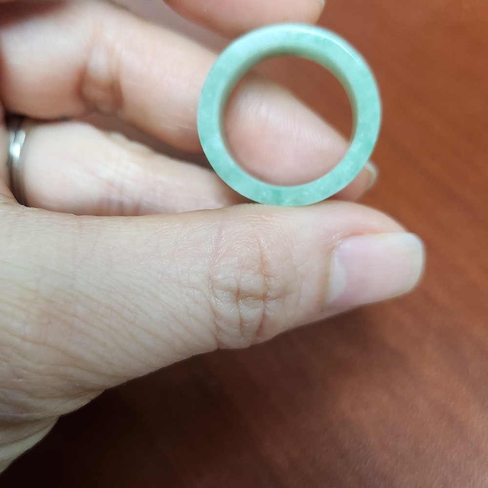 Elegant Myanmar Green Jade Women's Ring - Picture 3 of 5